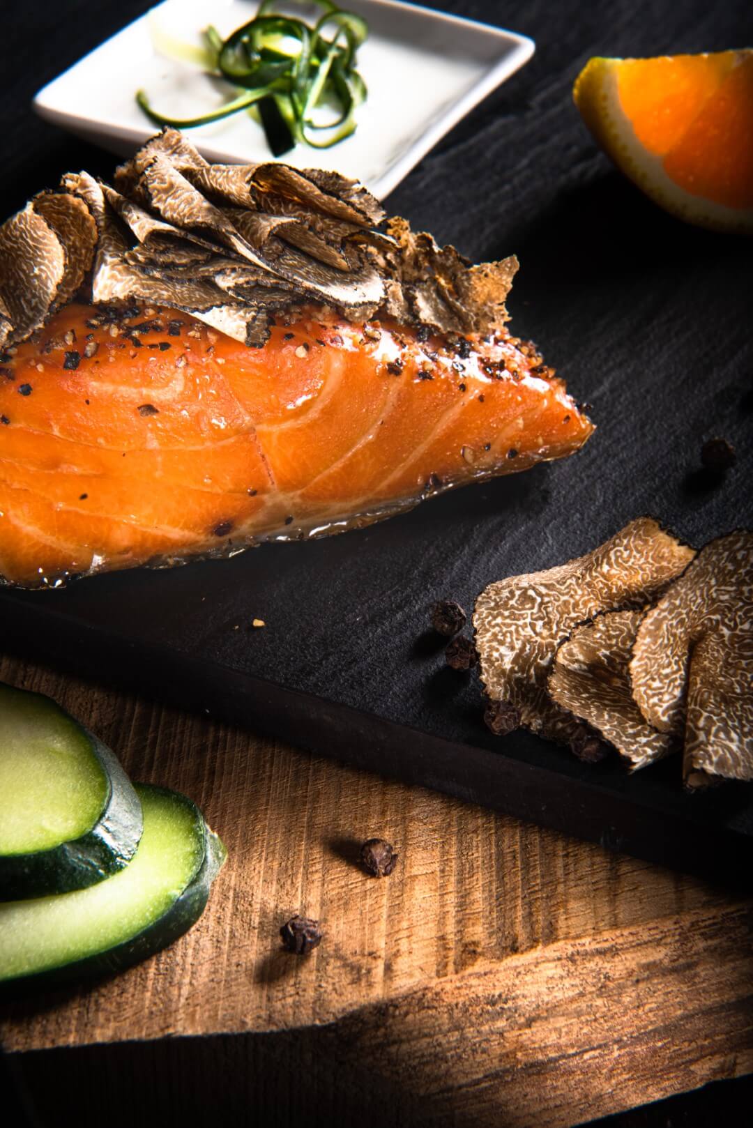 Trancio di salmone affumicato con gocce d’arancia (1)